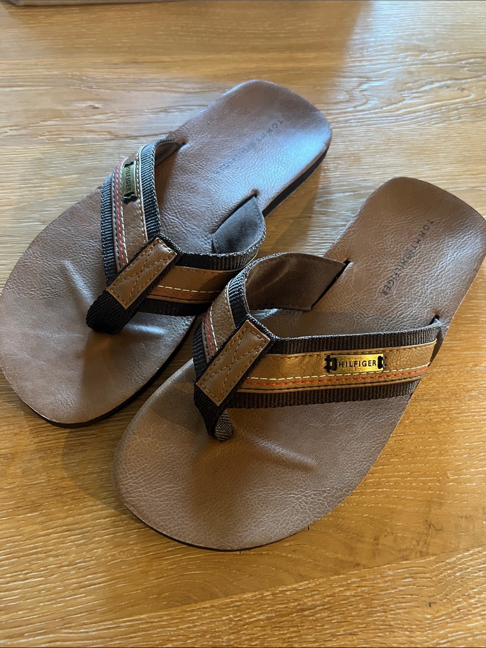 Tommy Hilfiger Brown Faux LeatherMen’s Flip Flops with Bronze Logo Trim